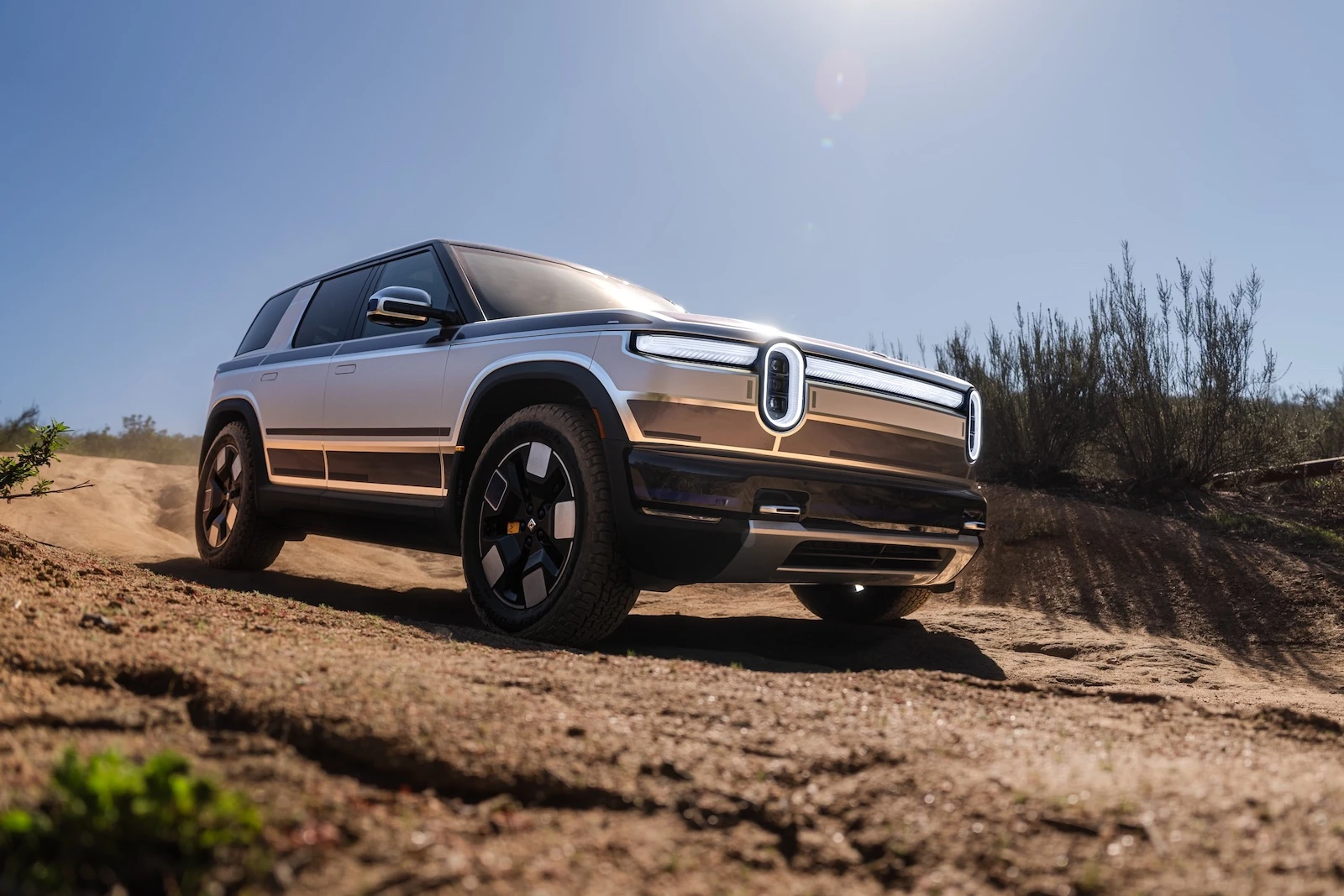 Rivian (RIVN): فروش سهام برای نقدینگی یا فرصتی برای تامین مالی ارزان؟
