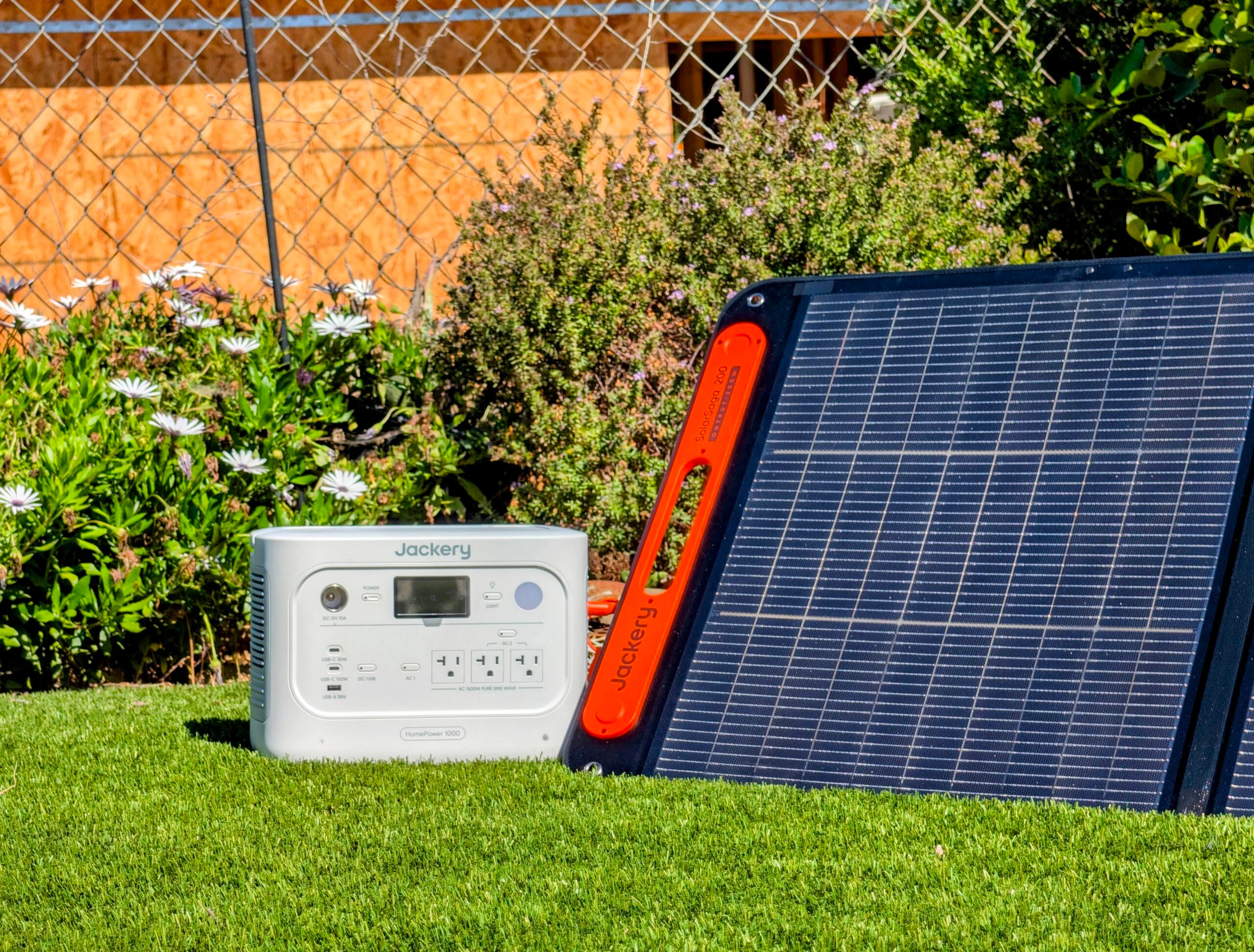 جکری HomePower H1000 v2: ایستگاه برق قابل حمل ۱ کیلووات‌ساعتی که قواعد بازی را تغییر داد