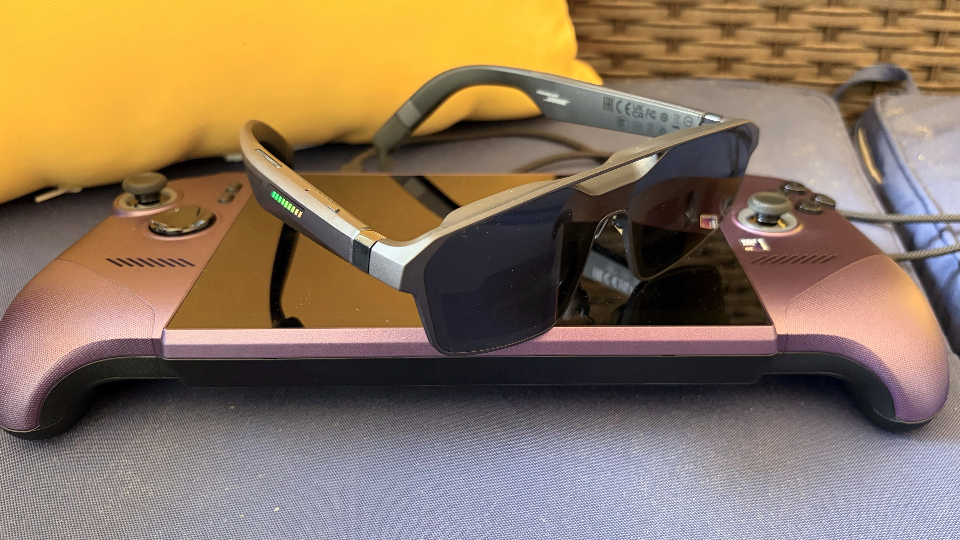 بررسی Asus ROG Xreal R1: عینک‌های AR گیمینگ با ۲۴۰ هرتز؛ قدرتمند اما گران