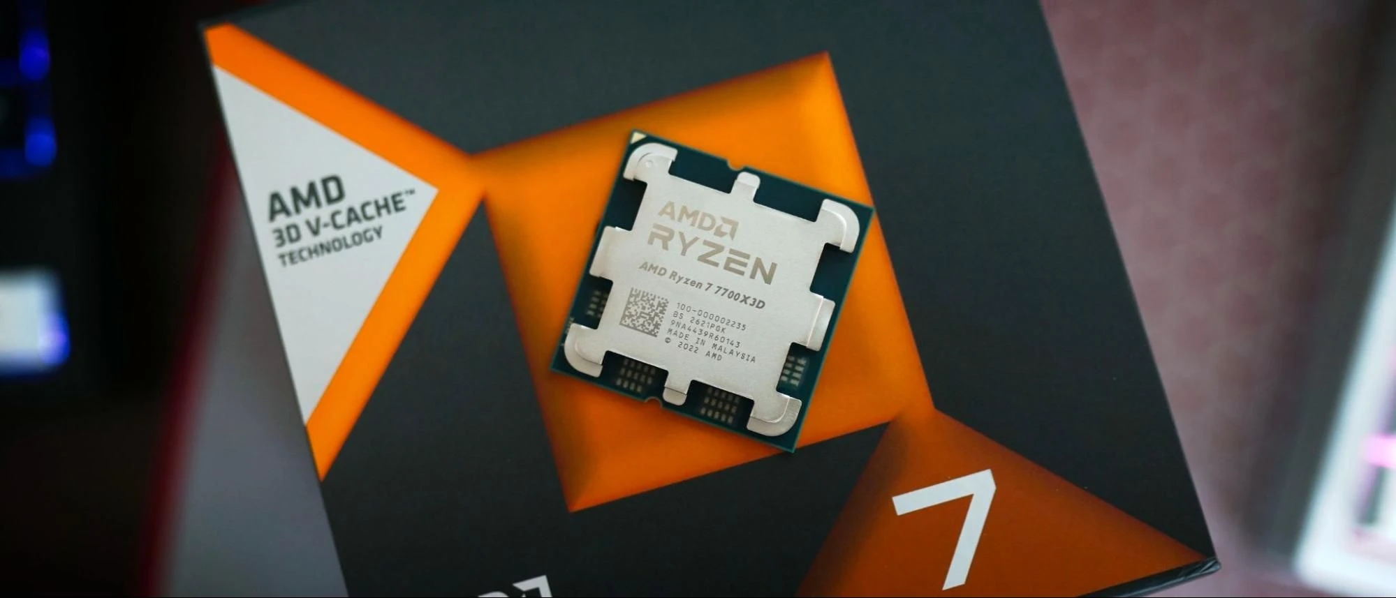 بررسی AMD Ryzen 7 7700X3D: پادشاه گیمینگ ارزان‌قیمت یا گزینه‌ی گمراه‌کننده؟