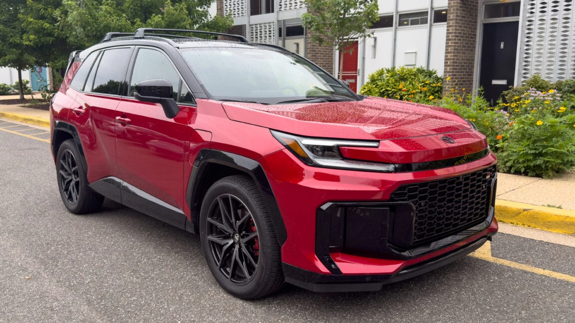 تویوتا RAV4 پلاگین ۲۰۲۶ با باتری بزرگ رانندگی روزانه را برقی کرد