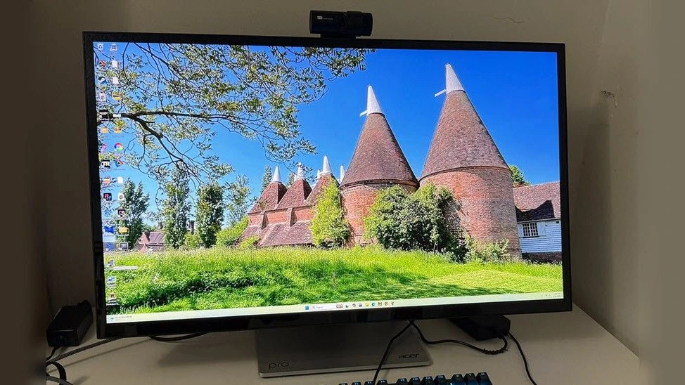 ایسر PE320QXT مانیتور 6K لمسی برای حرفهایهای تصویر