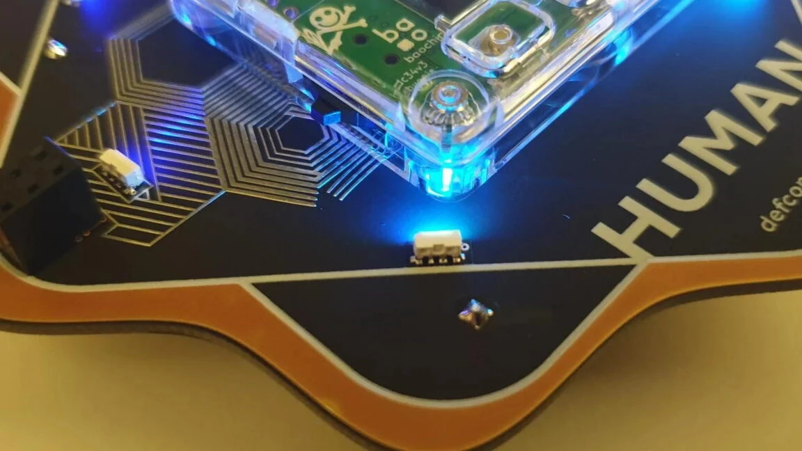 نشان DEF CON اکنون شامل کلید امنیتی قابلمشاهده Baochip-1x است