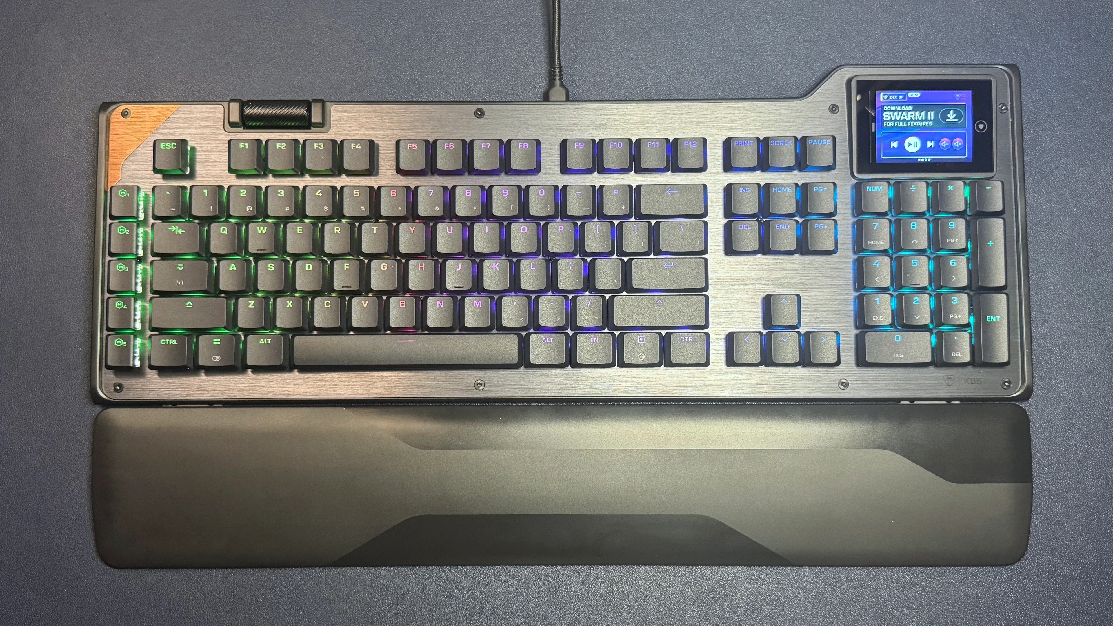 Turtle Beach KB5؛ کیبورد فول‌سایز با صفحه‌لمسی 2.4 اینچی، ماکرو و نرخ نمونه‌برداری 8000Hz