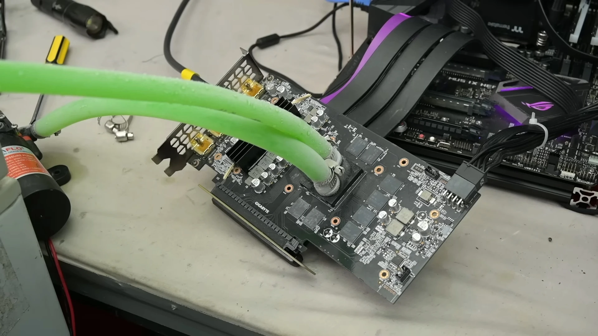 خنکسازی با پمپاژ مستقیم مایع روی die GPU — RTX 2060 Super به 28°C رسید