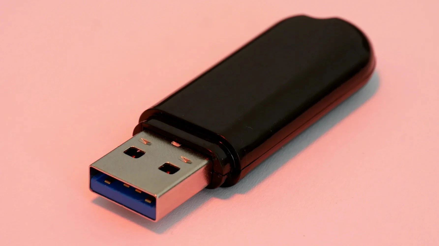 Phantom Drive — فلش USB با پارتیشن مخفی رمزنگاریشده (AES-256)
