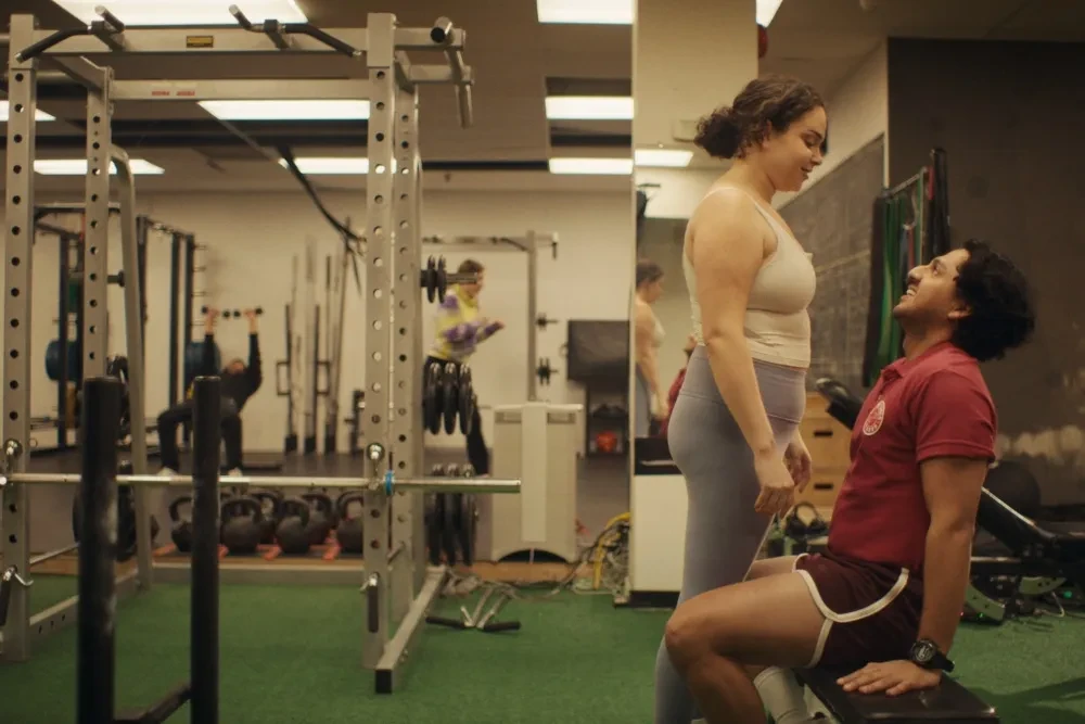 زارار خان با کمدی رمانتیک باشگاهی «The Lion Does Not Concern Himself» به جشنواره تورنتو بازمی‌گردد