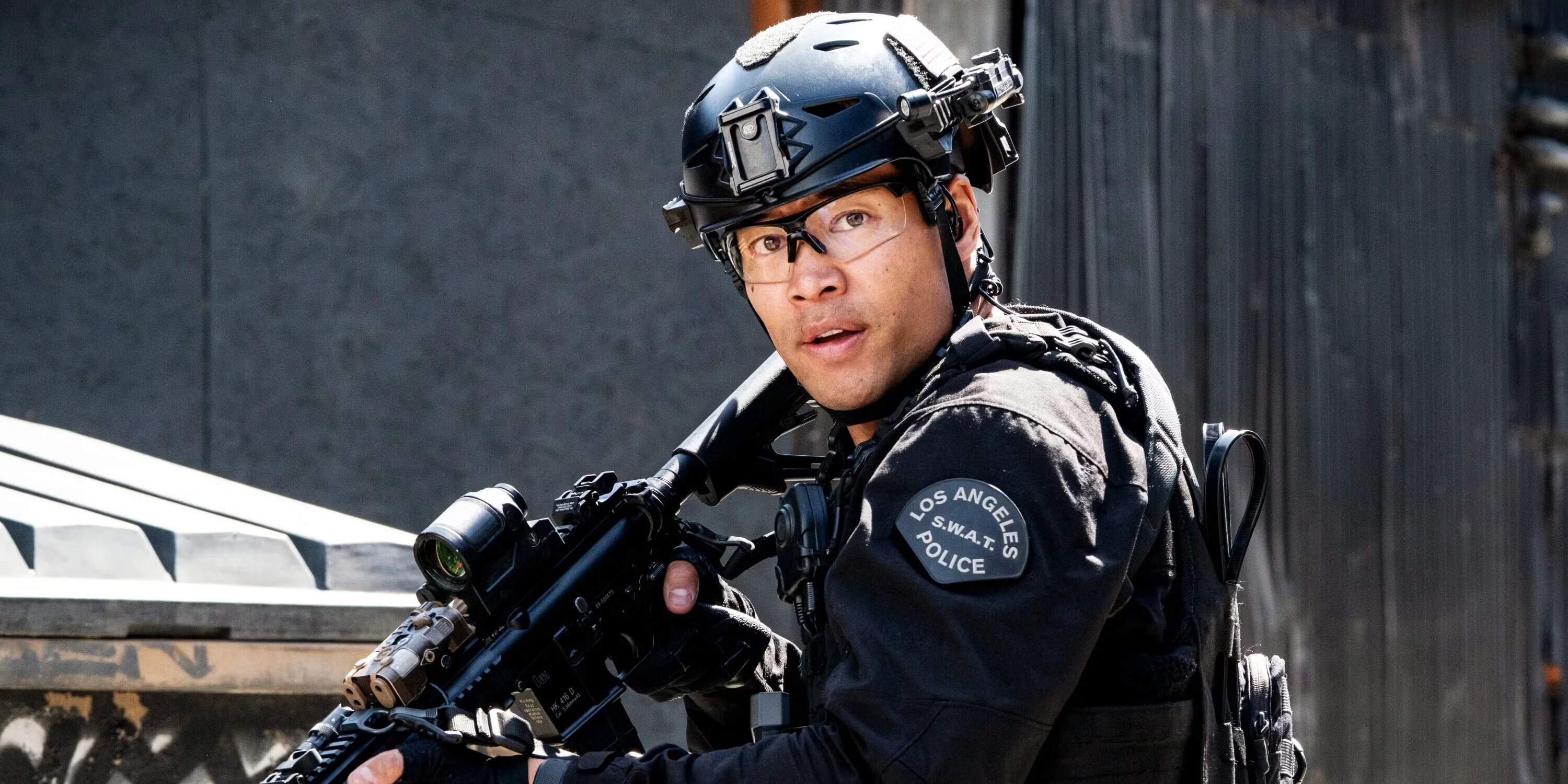 S.W.A.T. Exiles برای فصل دوم تمدید شد؛ بازگشت شِمار مور در نقش هوندو
