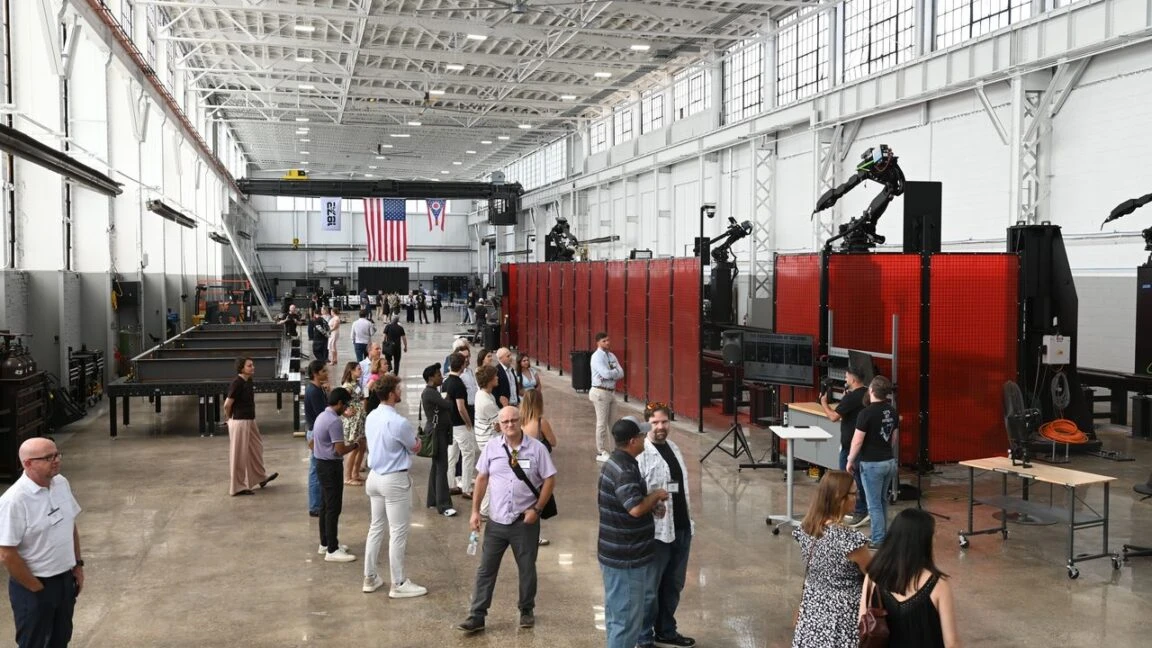 راه‌اندازی کارخانه رباتیک فولاد توسط مهندسان سابق SpaceX برای تولید اسکیدهای صنعتی
