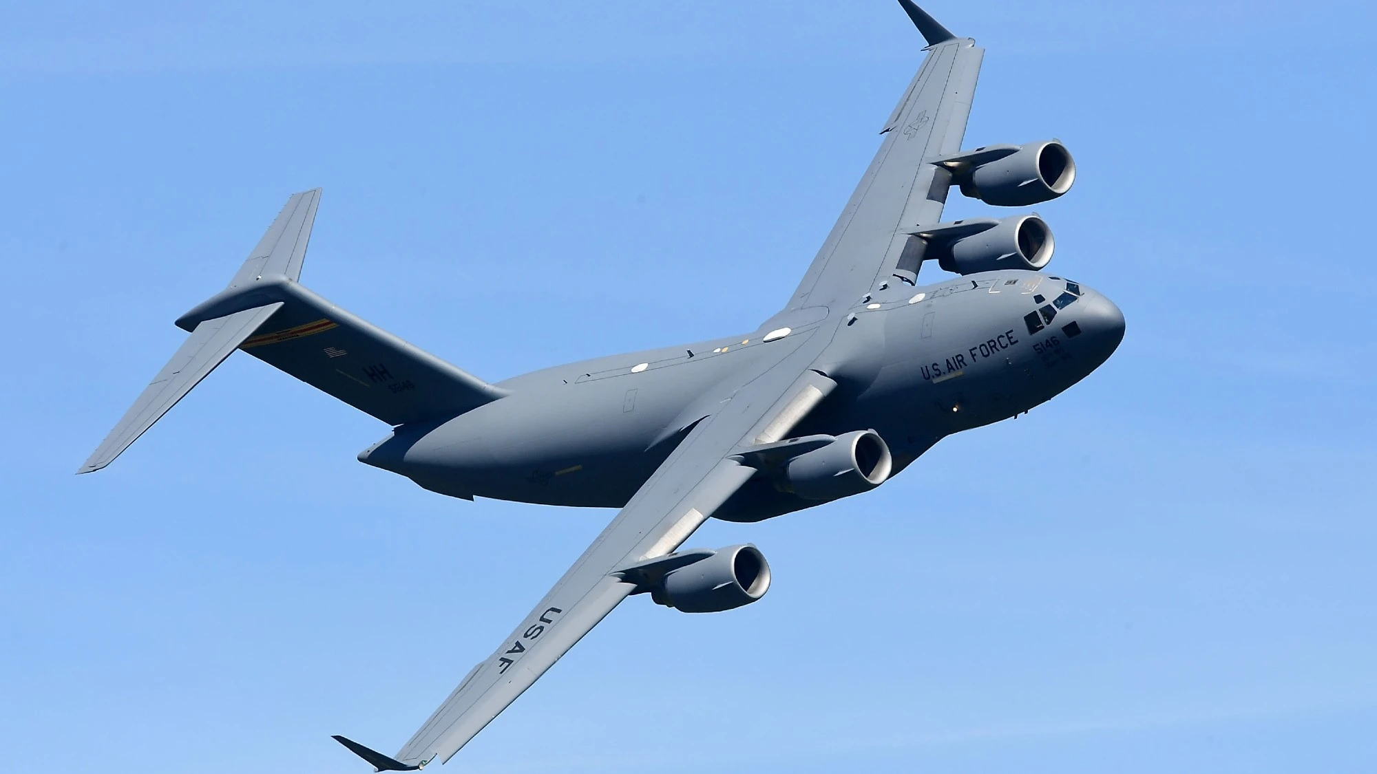 بازگشت اضطراری C-17 پس از فعالیت فضایی روسیه — احتمال آوار فضایی یا آزمایش موشکی