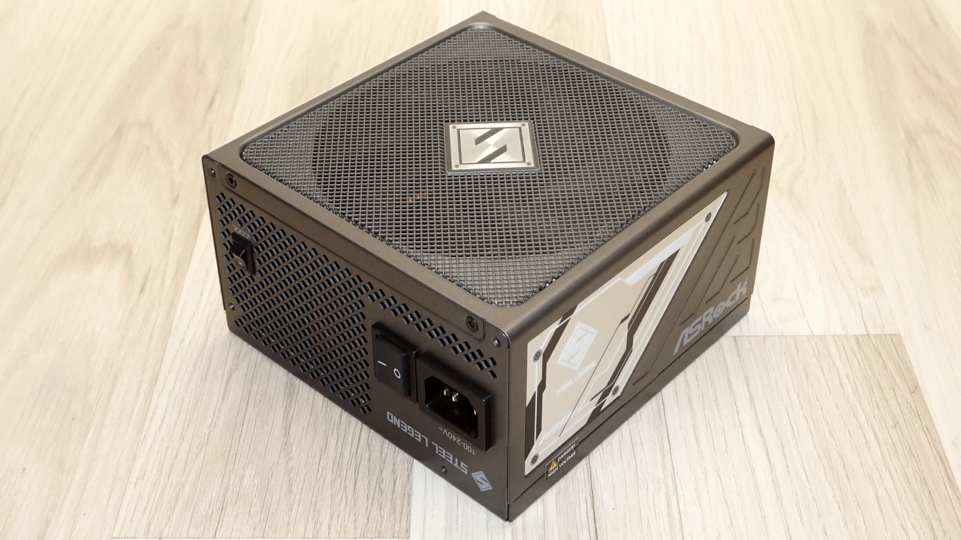 ASRock SL-1200P — منبع تغذیه 1200W با کارایی 80Plus Platinum و کابلهای خاکستری