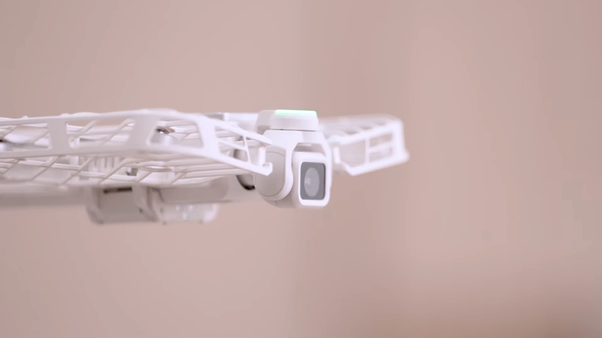 FCC مجوز HoverAir Versa را لغو کرد؛ دوربین ماژولار به‌عنوان «مؤلفهٔ حیاتی UAS» ممنوع شد