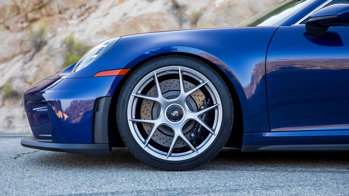 پورشه 911 GT3 تورینگ؛ قدرت پیست در قالبی آرام‌تر