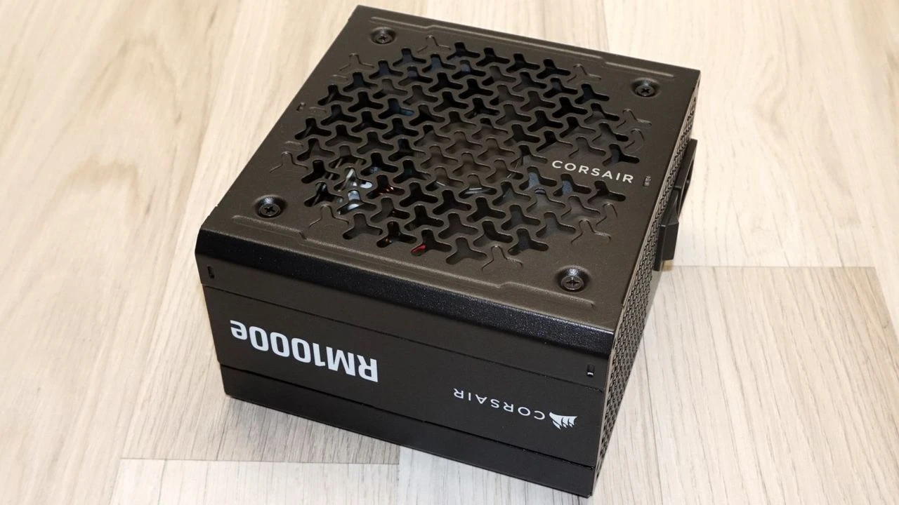 Corsair RM1000e 2026 با کابل ThermalProtect — بررسی کامل و مشخصات فنی
