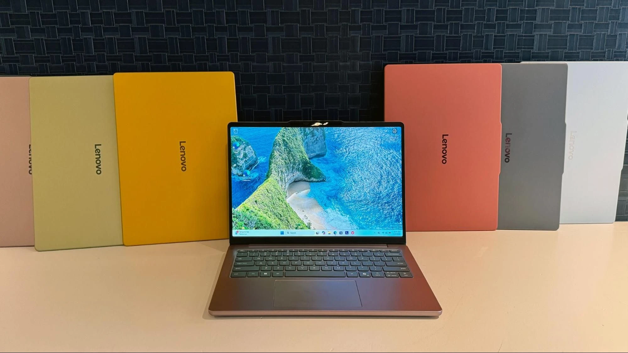 لنوو IdeaPad Vibe؛ هفت رنگ، کیکپهای قابل تعویض و پردازندههای Snapdragon و Ryzen AI