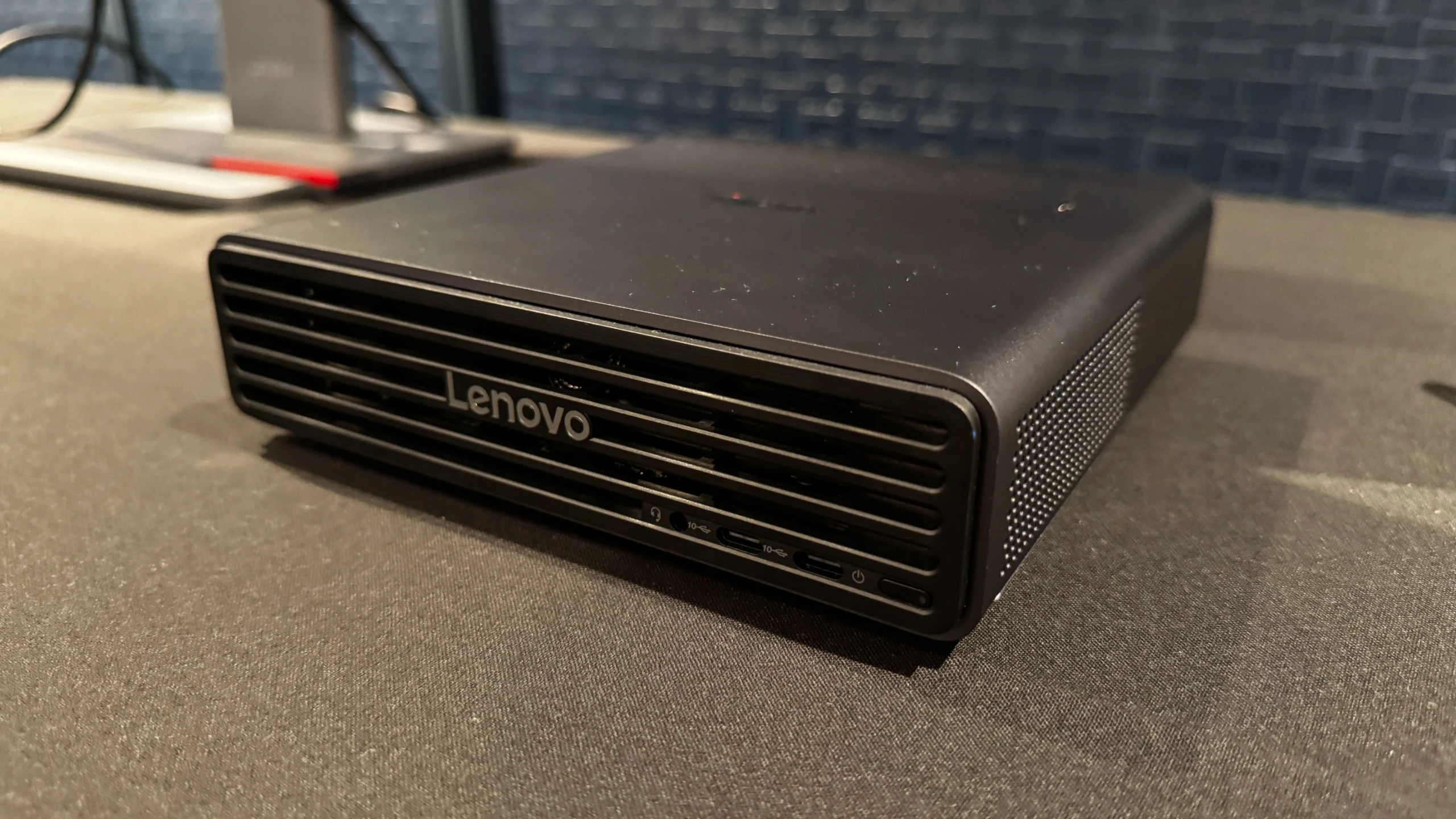 لنوو ThinkCentre X Ultra با پردازنده AMD Ryzen AI Max+ Pro 495 معرفی شد