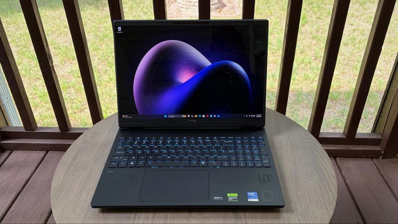 HyperX Omen 15 — نمایشگر OLED و عملکرد بازی چشمگیر؛ بررسی کامل