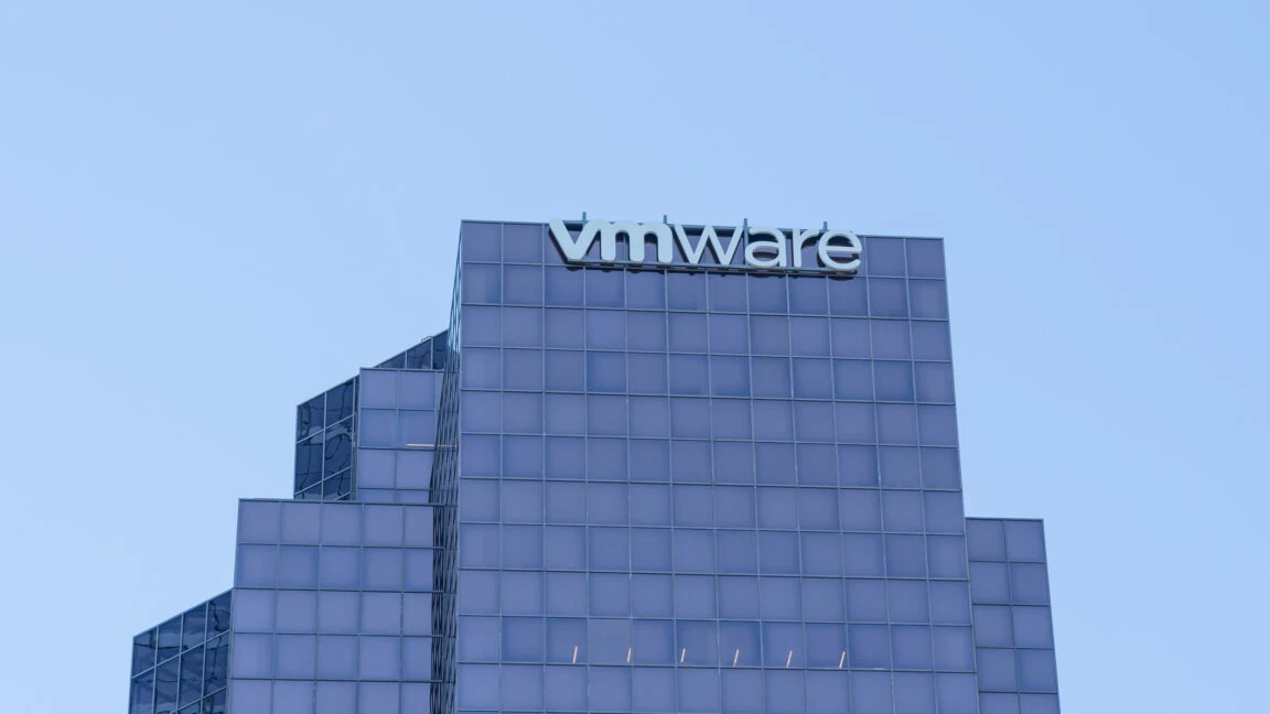ویامویر وعده عرضهٔ vSphere Standard بهروزشده برای کسبوکارهای کوچک و متوسط داد
