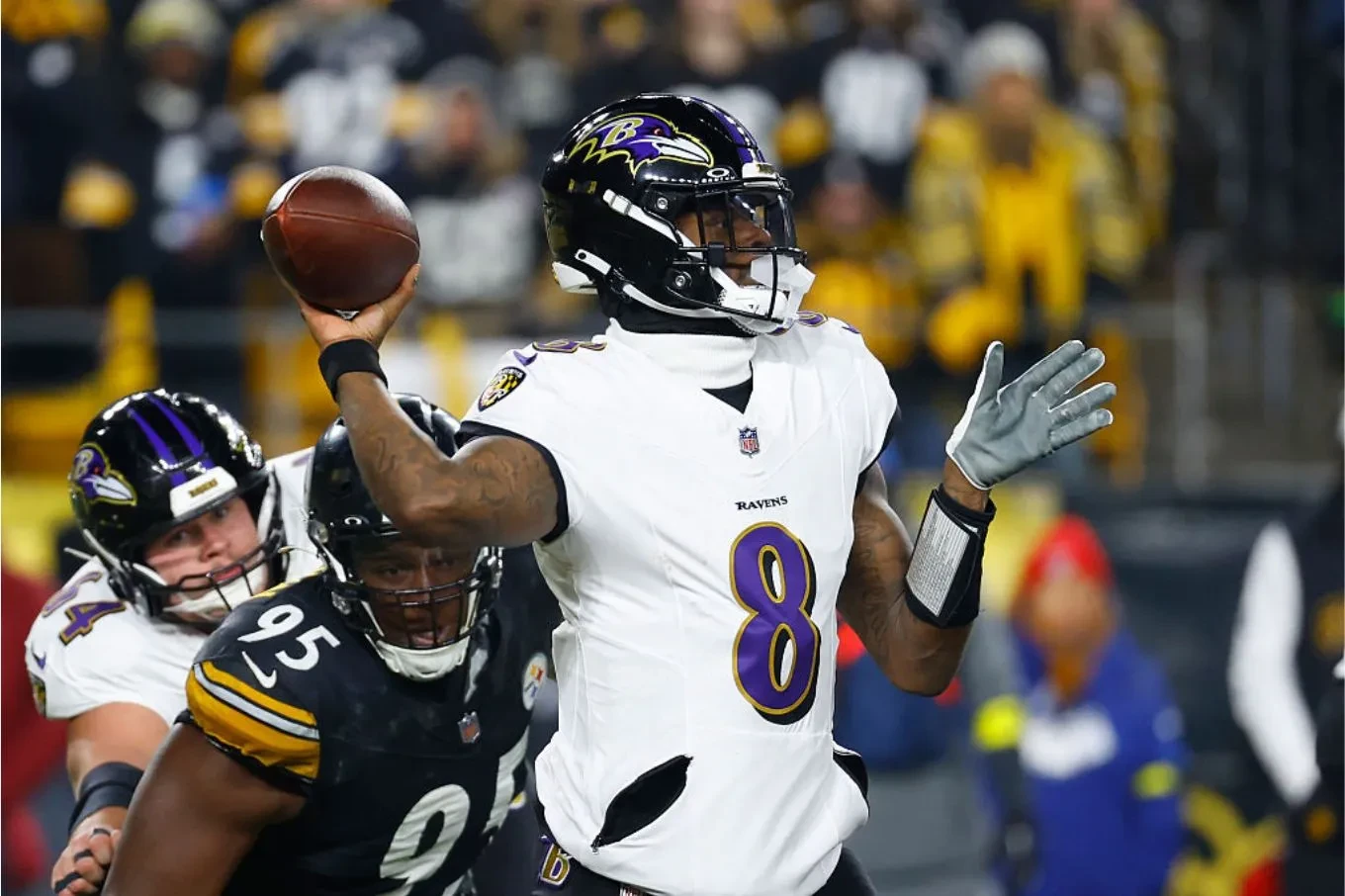 راهنمای کامل تماشای آنلاین فصل ۲۰۲۶ NFL؛ بهترین سرویسهای استریم بدون کابل