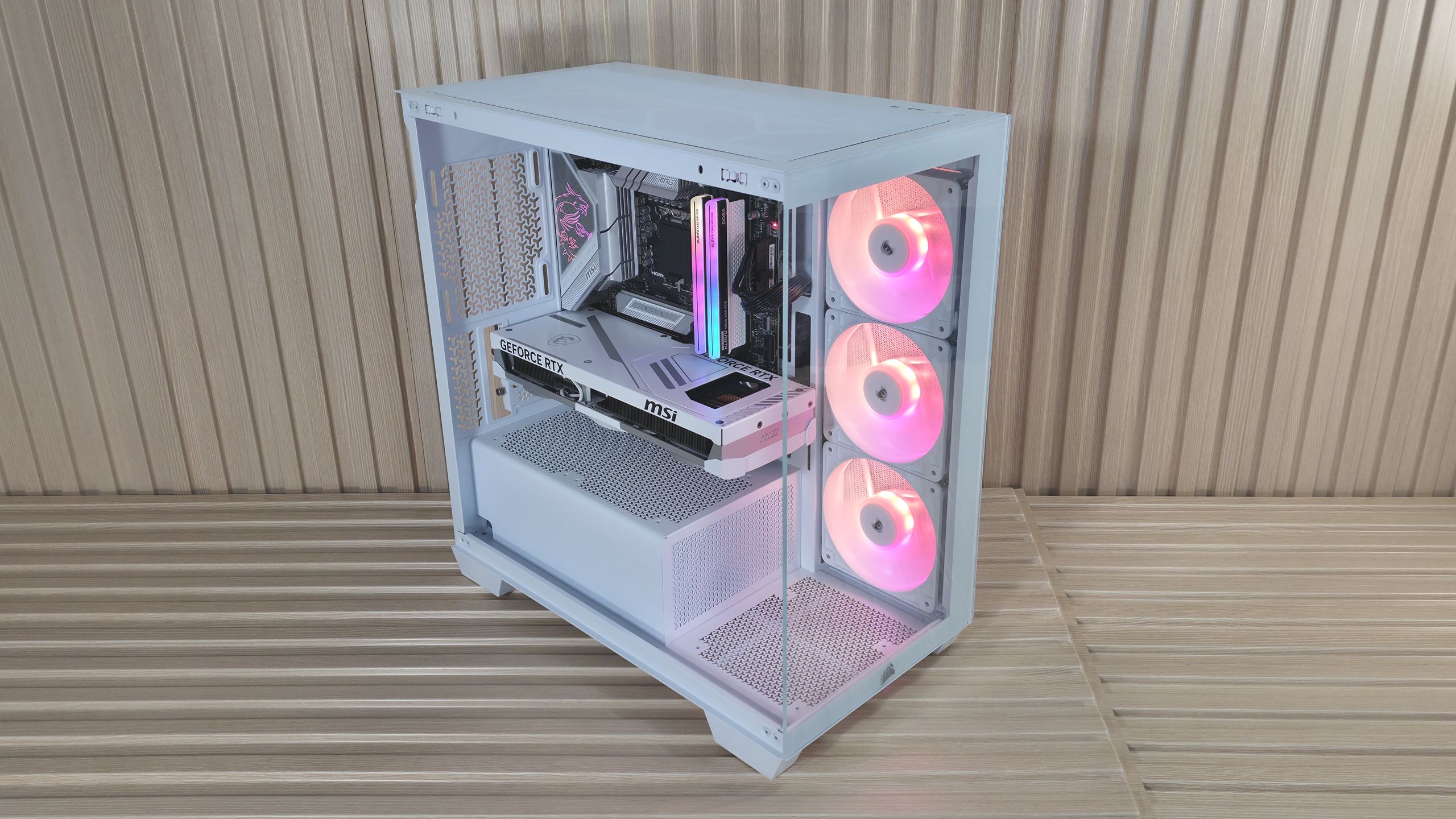 نمای جلوی کیس Corsair 2800X RS-R ARGB با شیشه پانوراما