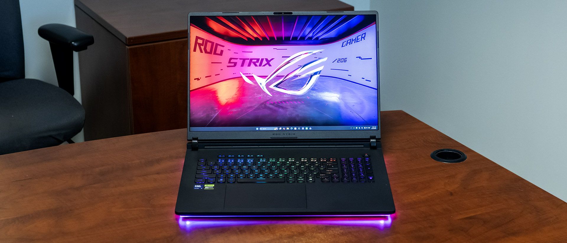 نمای طراحی لپ‌تاپ گیمینگ ایسوس ROG Strix Scar 18