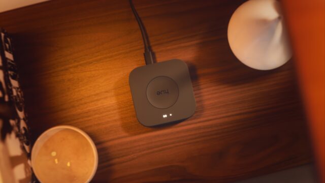 هاب هوشمند فیلیپس Hue Bridge Pro با LED قرمز