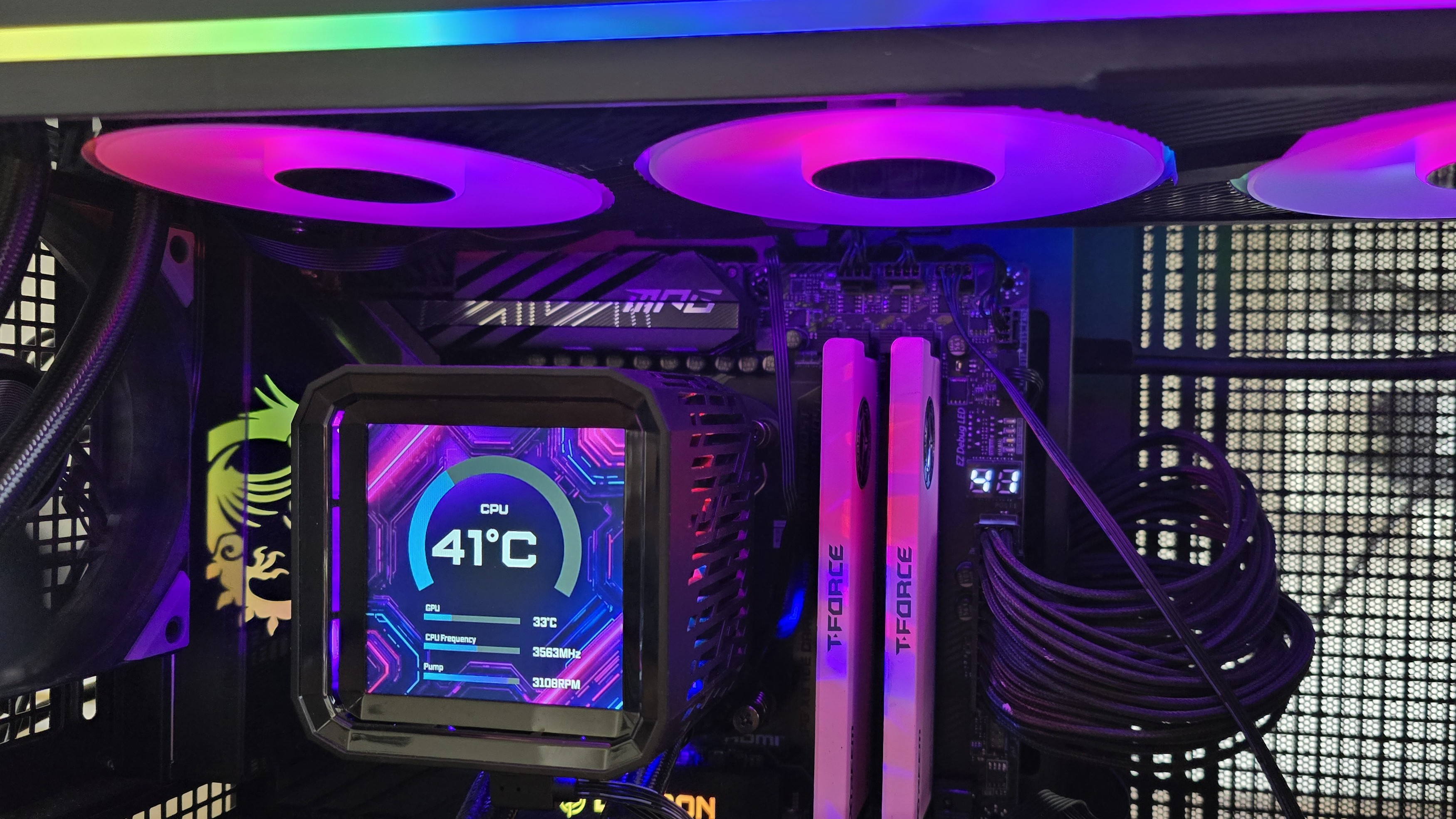 مقایسه ضخامت رادیاتور دو مدل ASRock