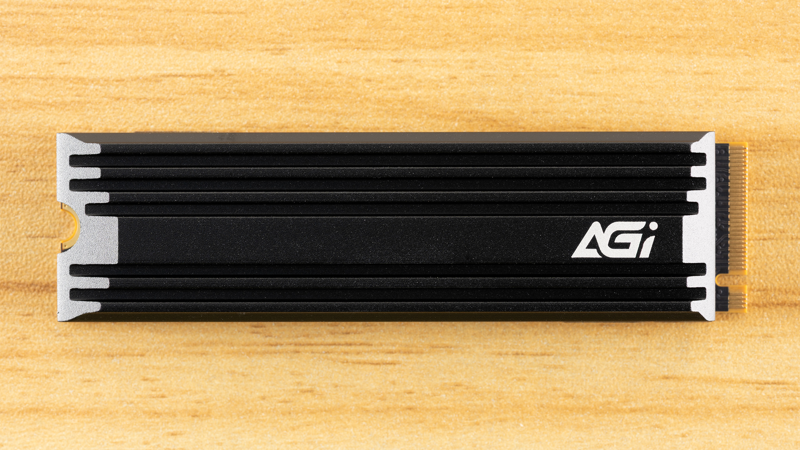 نمای نزدیک از SSD AGI AI828