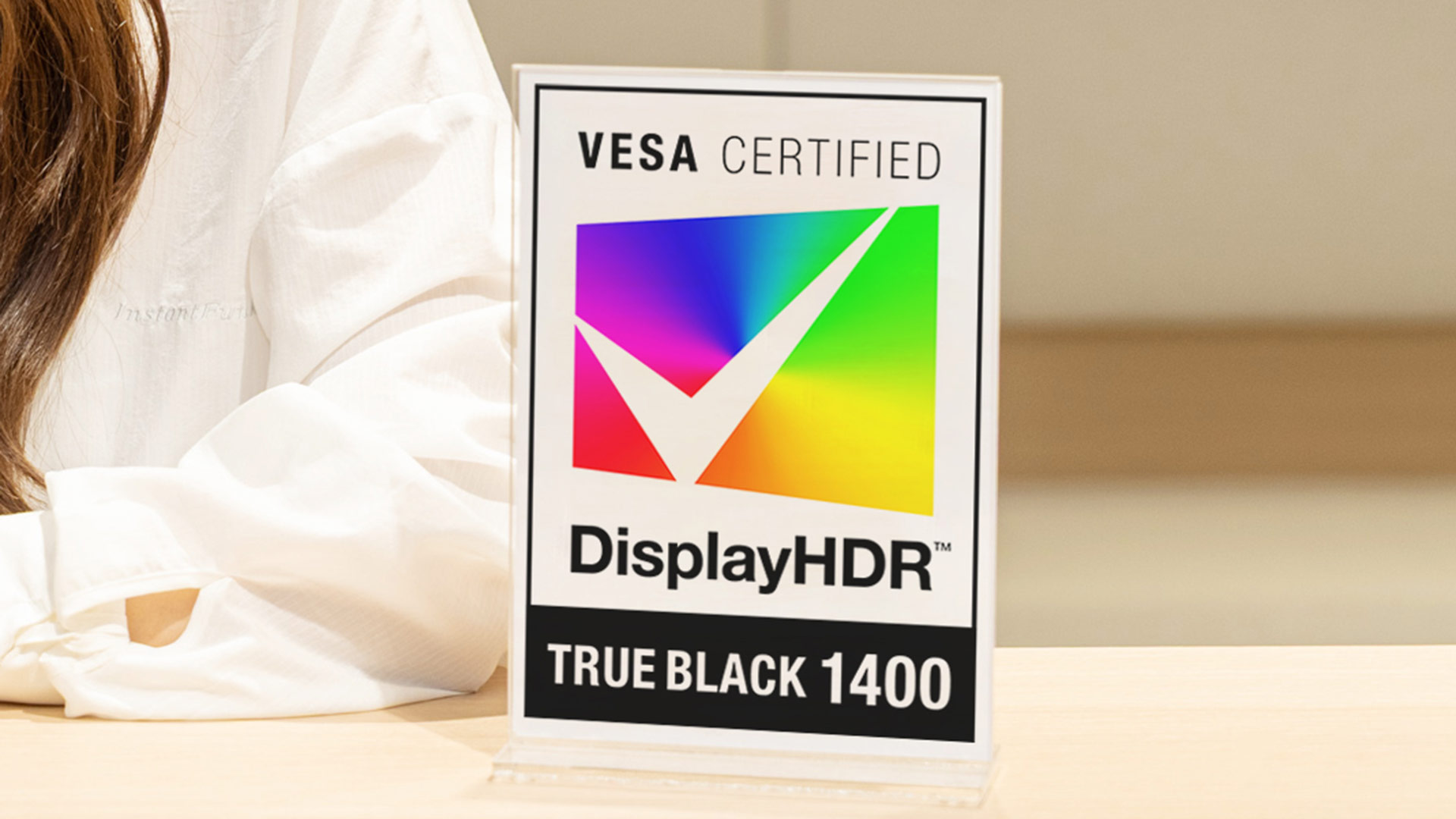 مقایسه ساختار پنل OLED معمولی و تاندم OLED