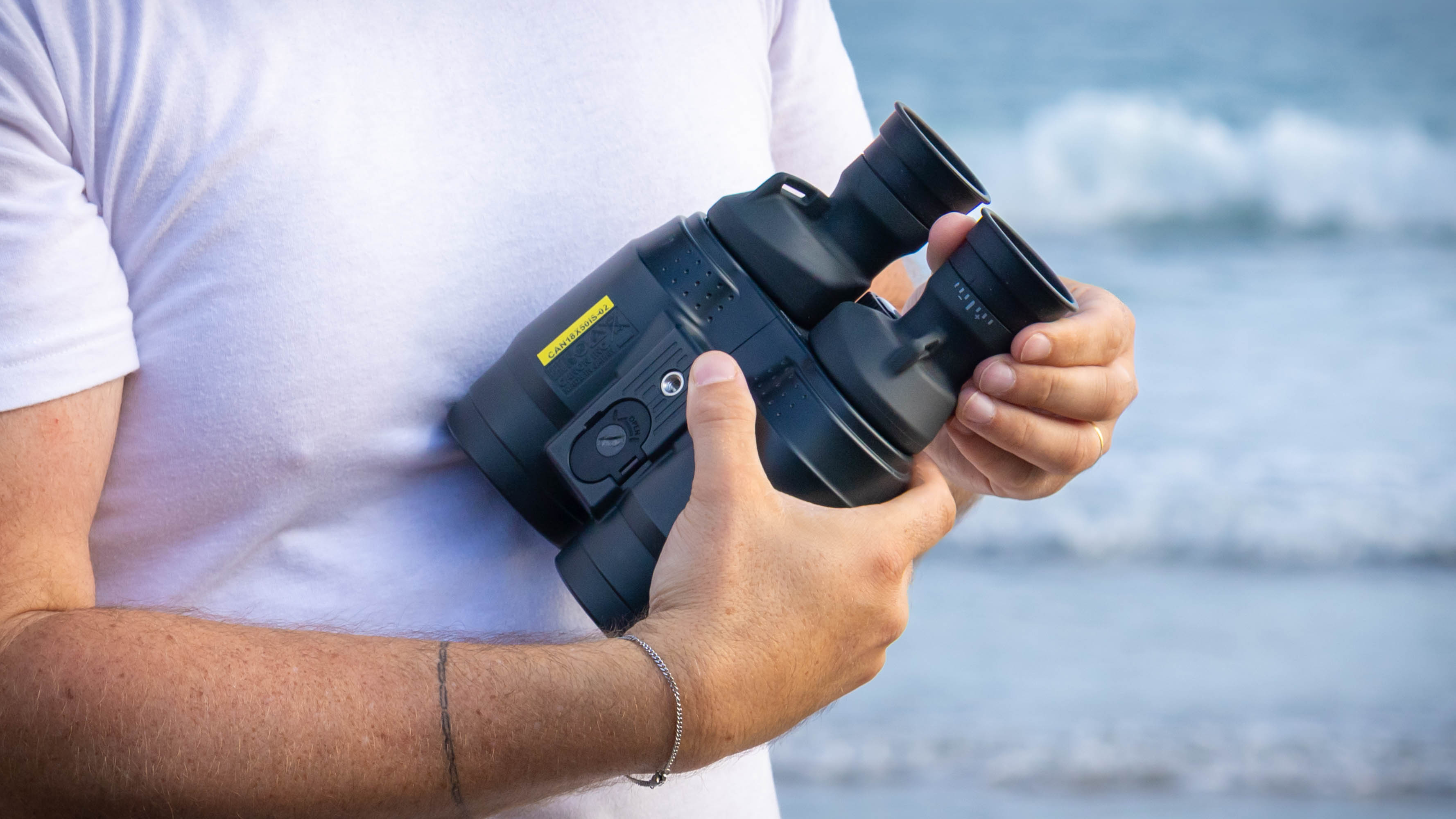 نحوه استفاده از دوربین دوچشمی Canon 18x50 IS برای رصد طبیعت