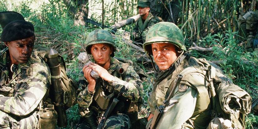 سربازان در فیلم Hamburger Hill در شرایط سخت جنگی