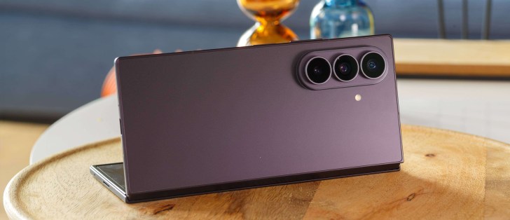 جعبه باز شده گوشی سامسونگ گلکسی Z Fold8 Ultra
