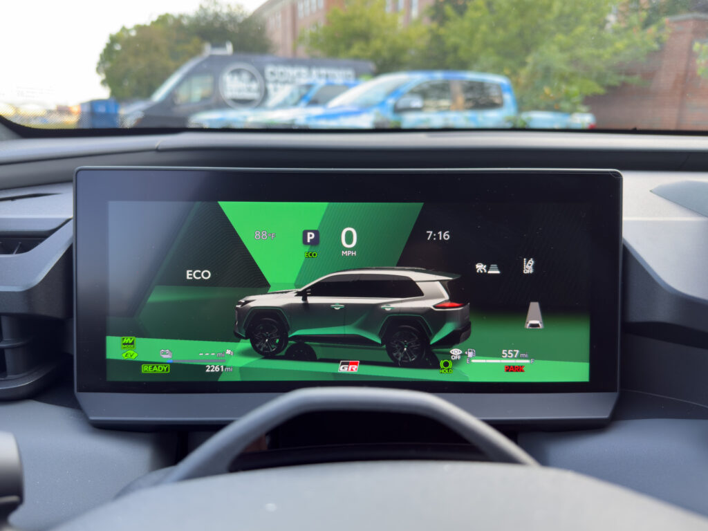 تصویر داخلی و کابین تویوتا RAV4 پلاگین ۲۰۲۶