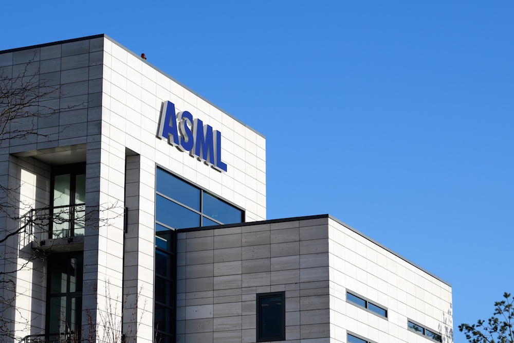 تصویر داخلی دستگاه‌های پیشرفته لیتوگرافی ASML