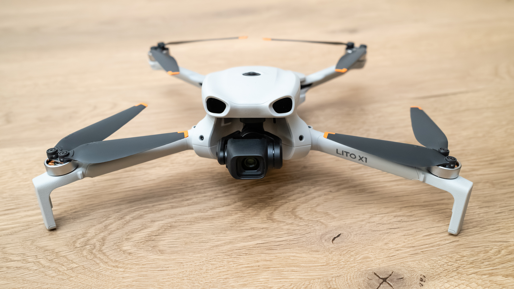 پهپاد DJI Lito X1 در حال خروج و نمایش طراحی هواپیمایی