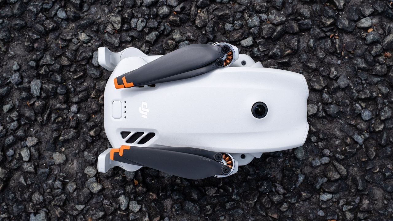 کنترلر DJI RC-N3 همراه با پهپاد DJI Lito 1