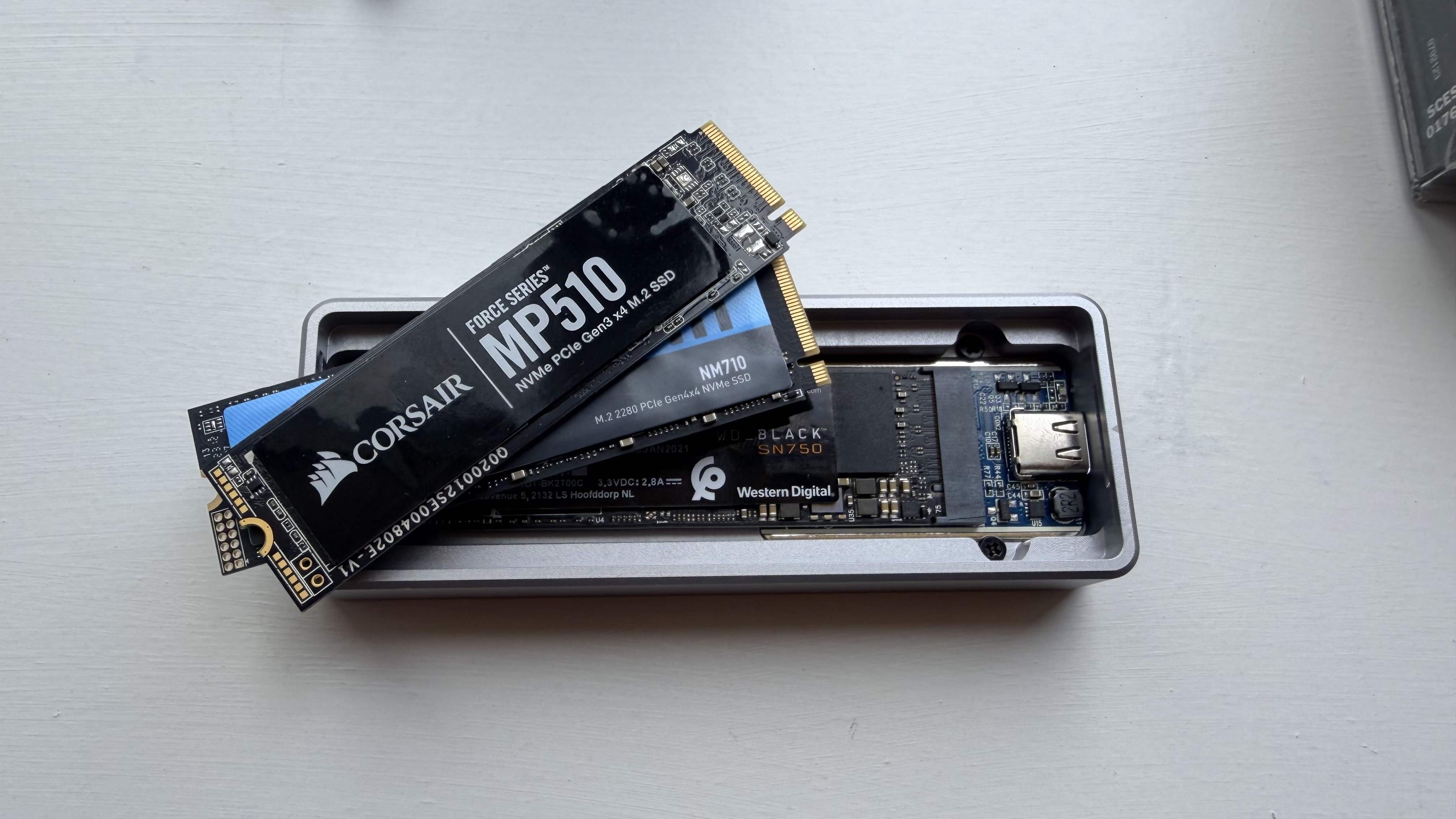 درایوهای SSD نسل جدید در کنار قطعات دیگر سخت افزار