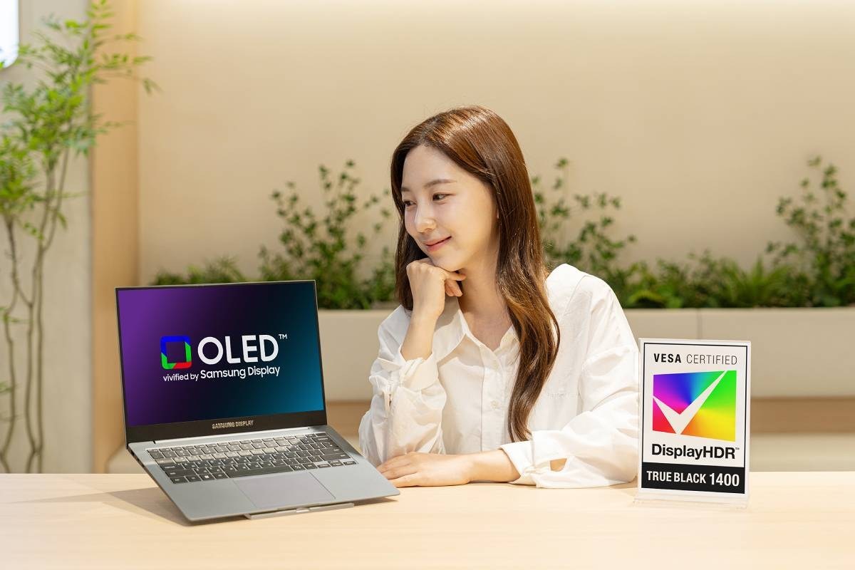 نمایشگرهای OLED جدید برای لپ‌تاپ‌های اپل