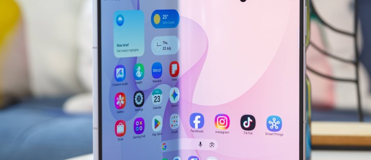 گلکسی Z Fold8 از زاویه‌ کنار