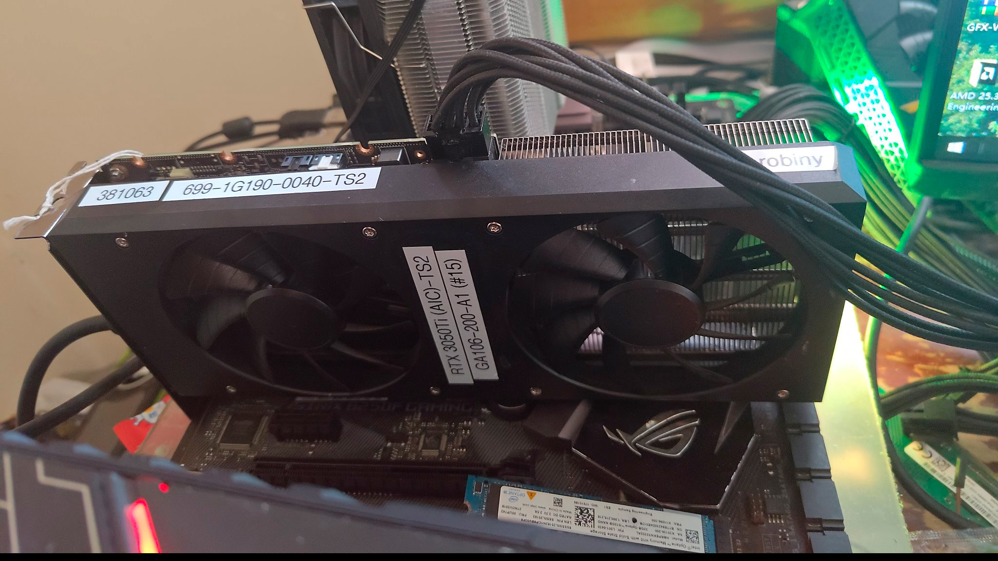 نمونهٔ برد آزمایشی و سیلیکون TinyGPU v2.0