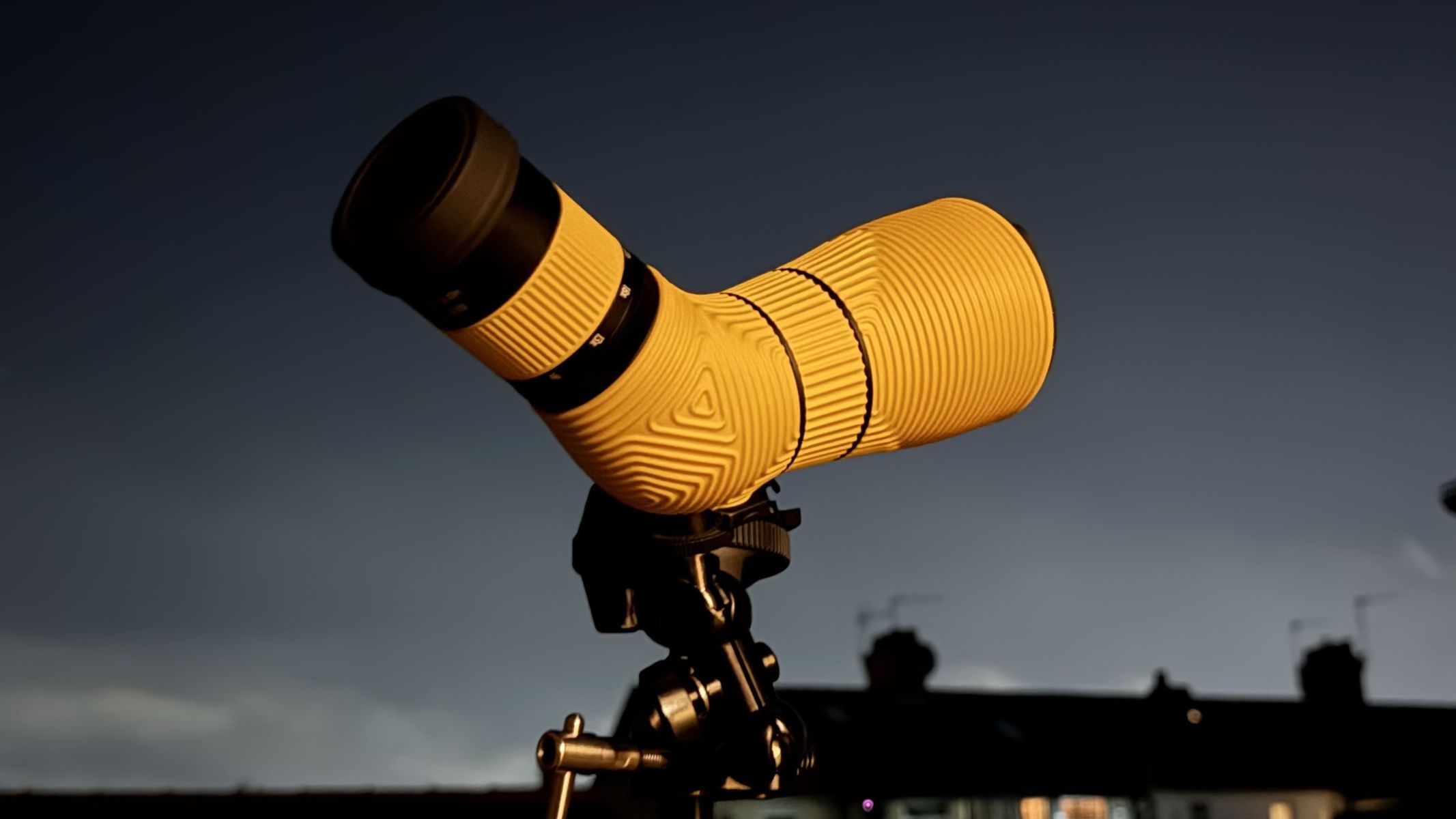 نگاه نزدیک به حلقه زوم و چرخ فوکوس Nocs Lite View