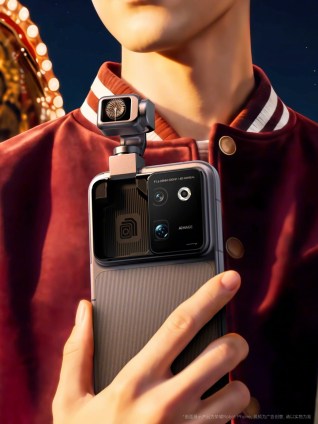 نمای پشت Honor Robot Phone و ماژول دوربین