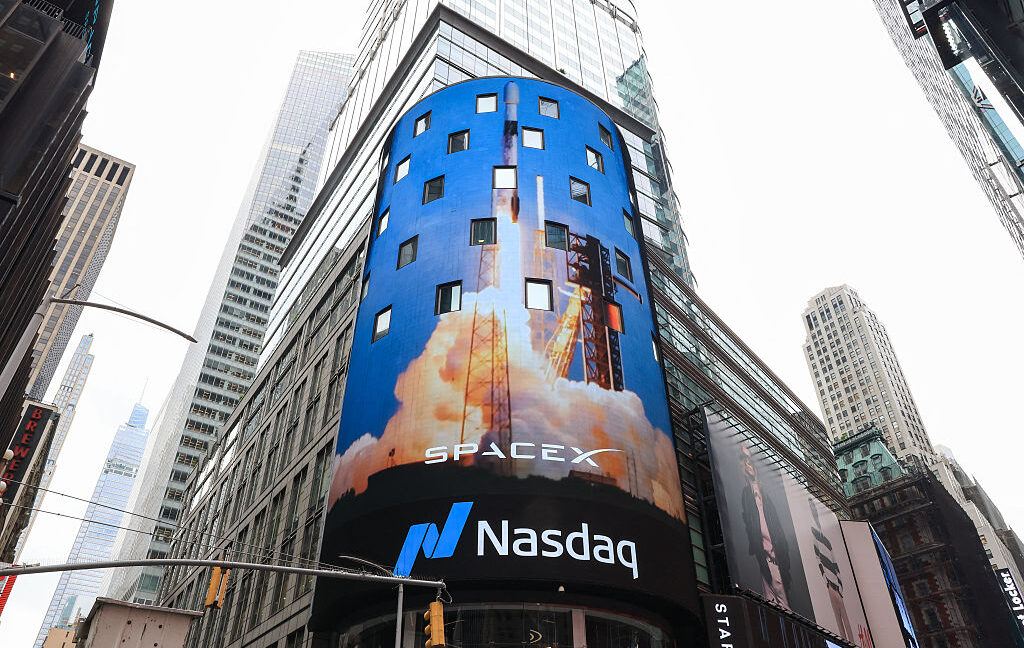 نمایی از مقر SpaceX و تاسیسات مرکز داده