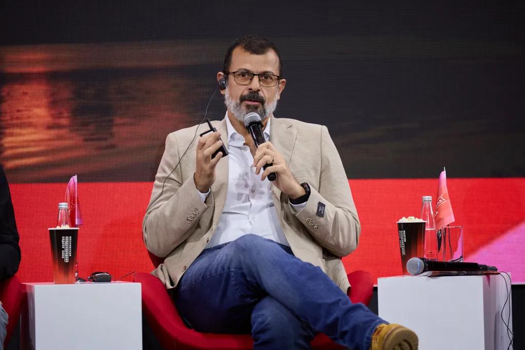 لئوناردو اده رئیس ریوفیلم در یک نشست خبری