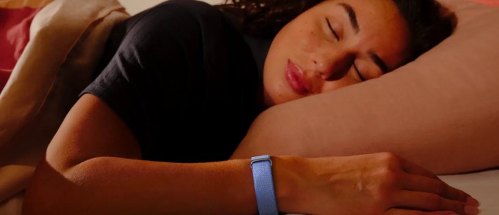Fitbit Air در مراسم رونمایی Pixel 11 هند