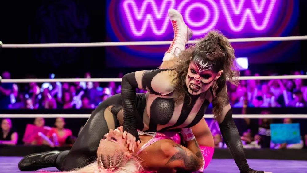 رینگ و تماشاگران در رویداد Women Of Wrestling