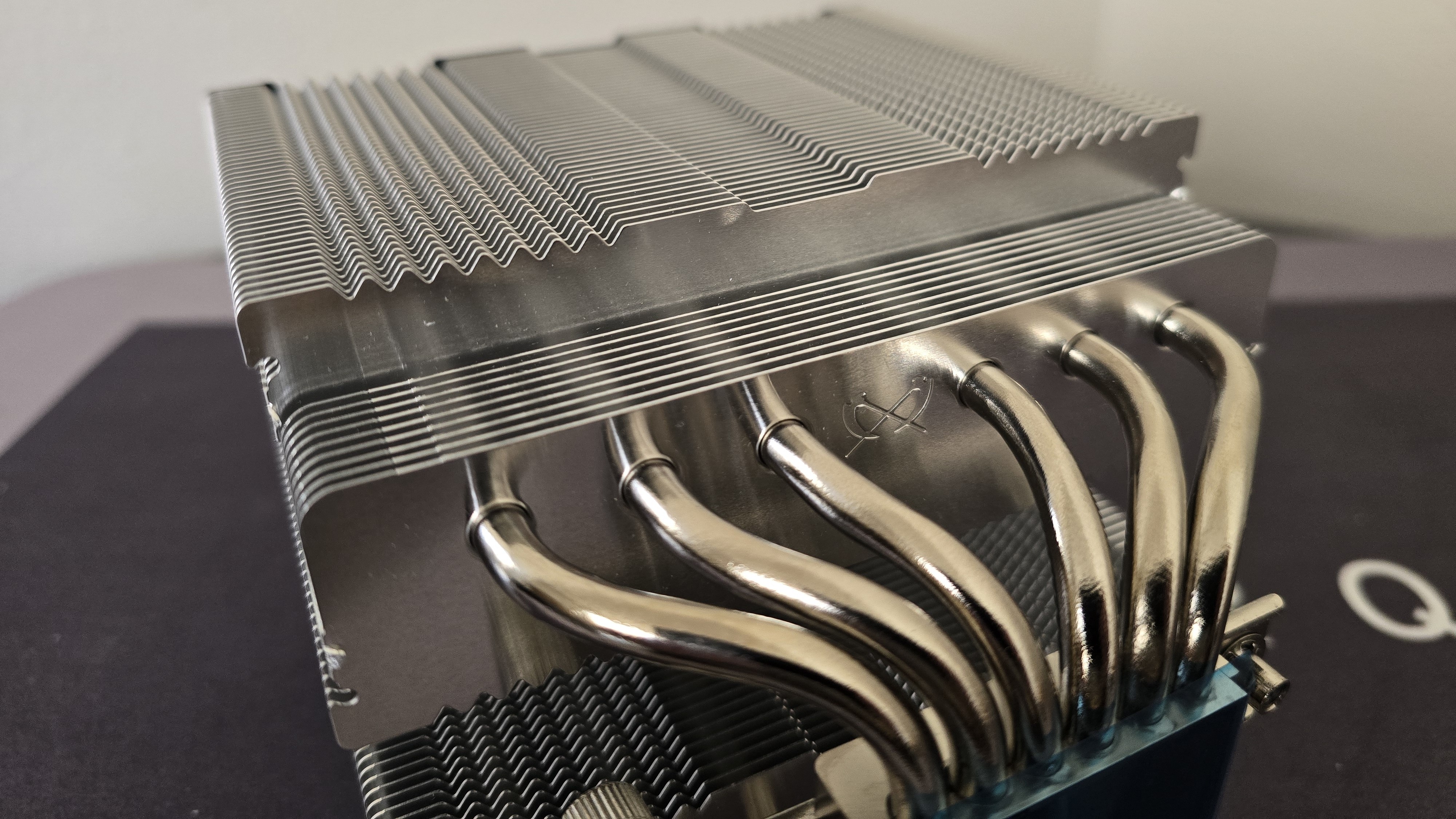 نمای نصب Magoroku در سیستم؛ فضای اطراف DIMM و هیت‌سینک