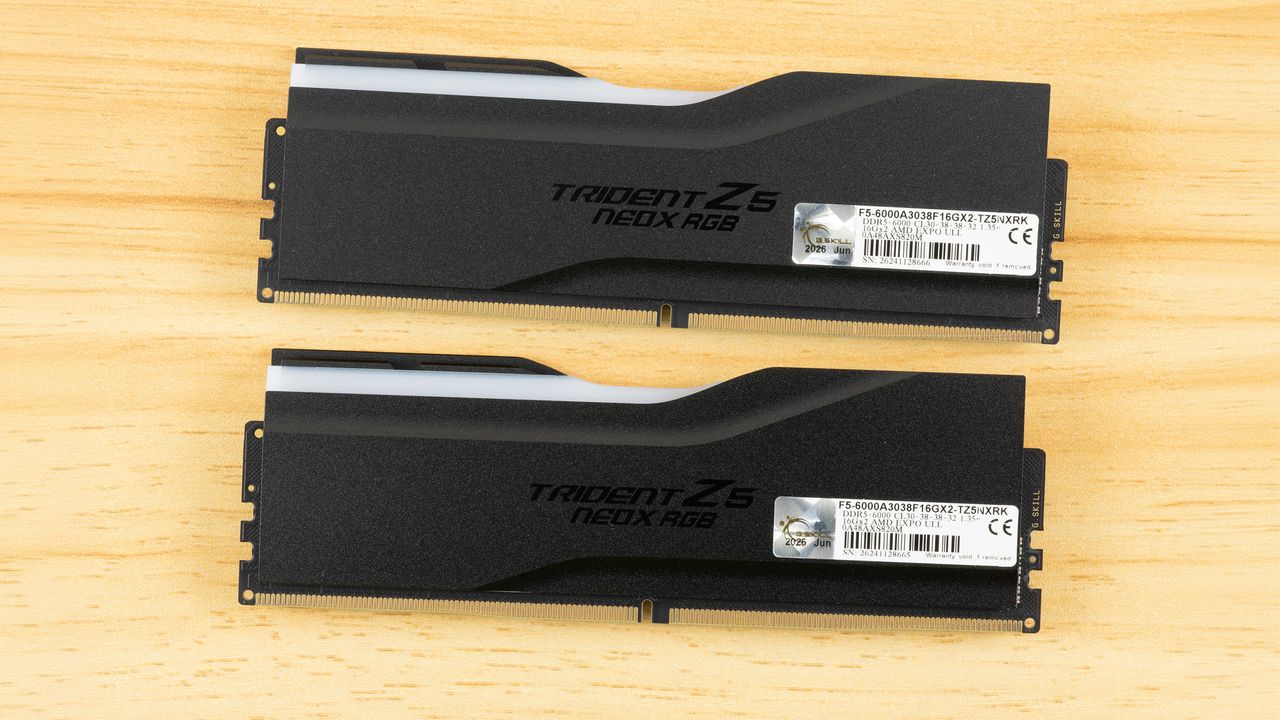 نمای بسته G.Skill Trident Z5 NeoX و بدنهٔ مات ماژول