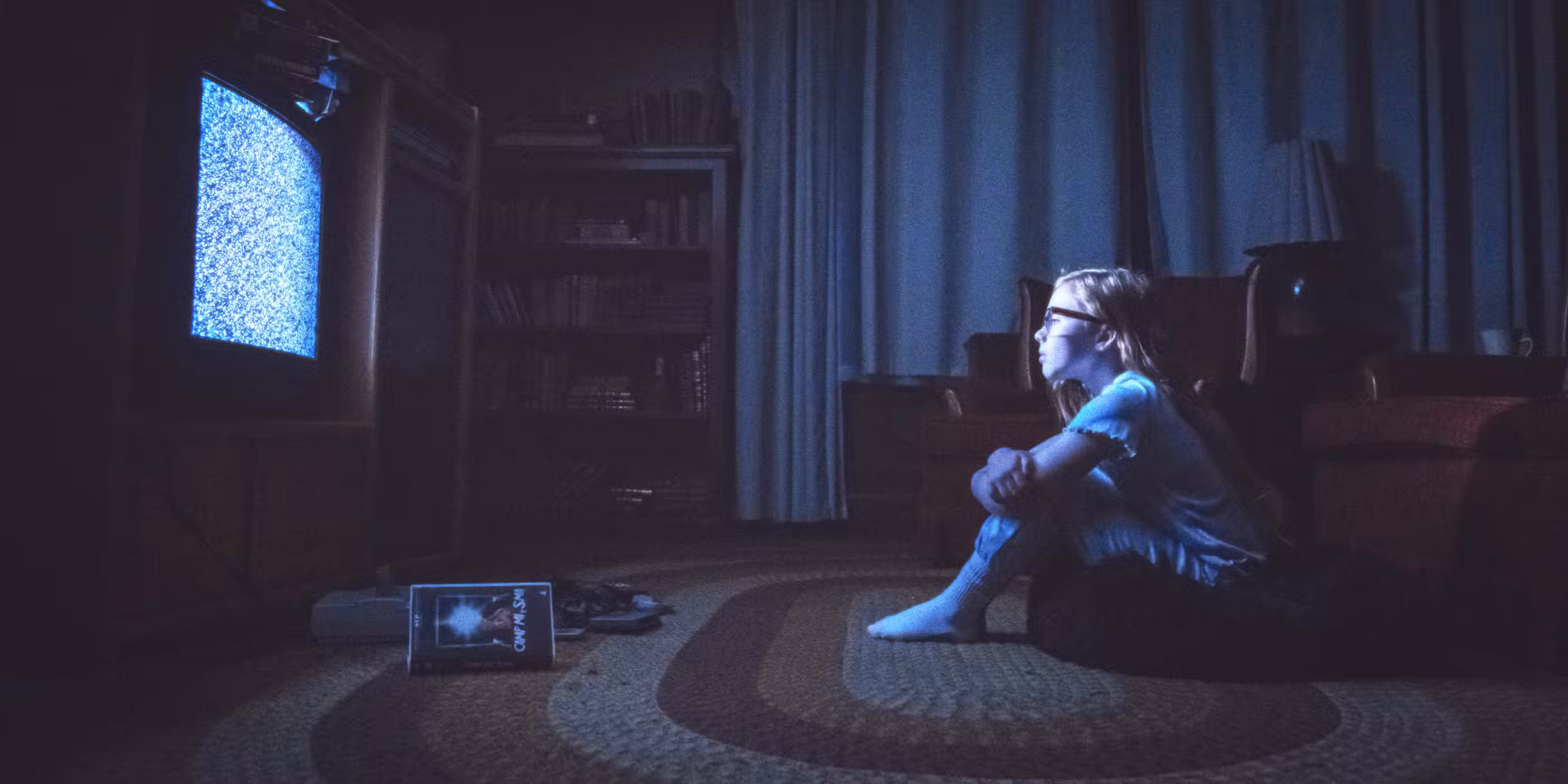 پوستر I Saw the TV Glow با نور تلویزیون و حس نوستالژیک