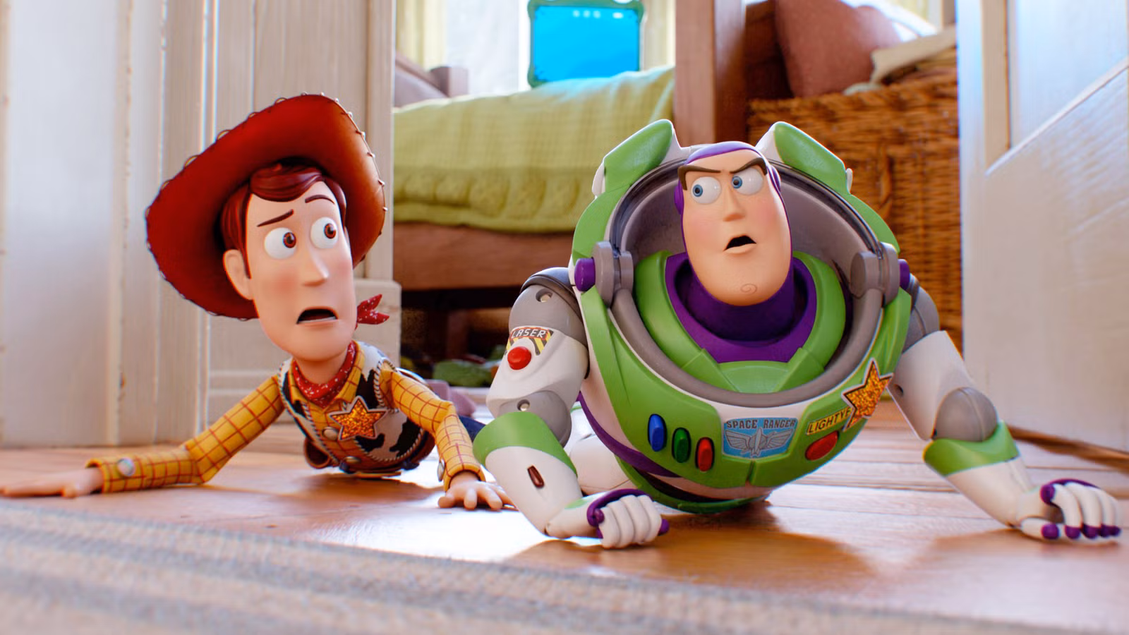 وودی و باز مقابل تبلت لیلی‌پد در Toy Story 5